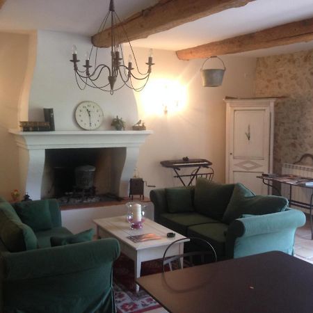 Bed and Breakfast L'Abri Du Poete Besse-sur-Issole Exterior foto